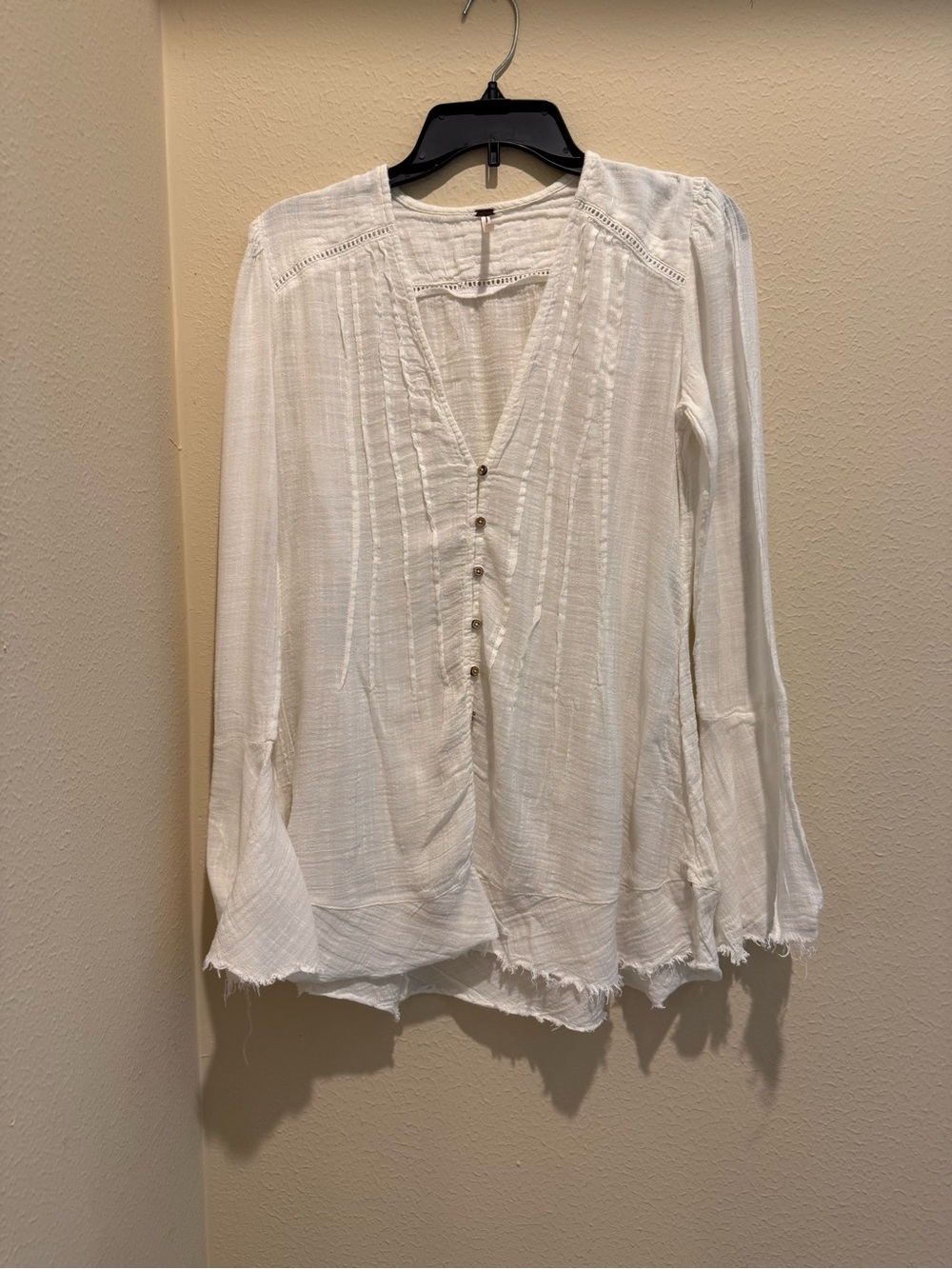 Free People White Textured Button-Front V-Neck Blouse - Picture 2 of 8